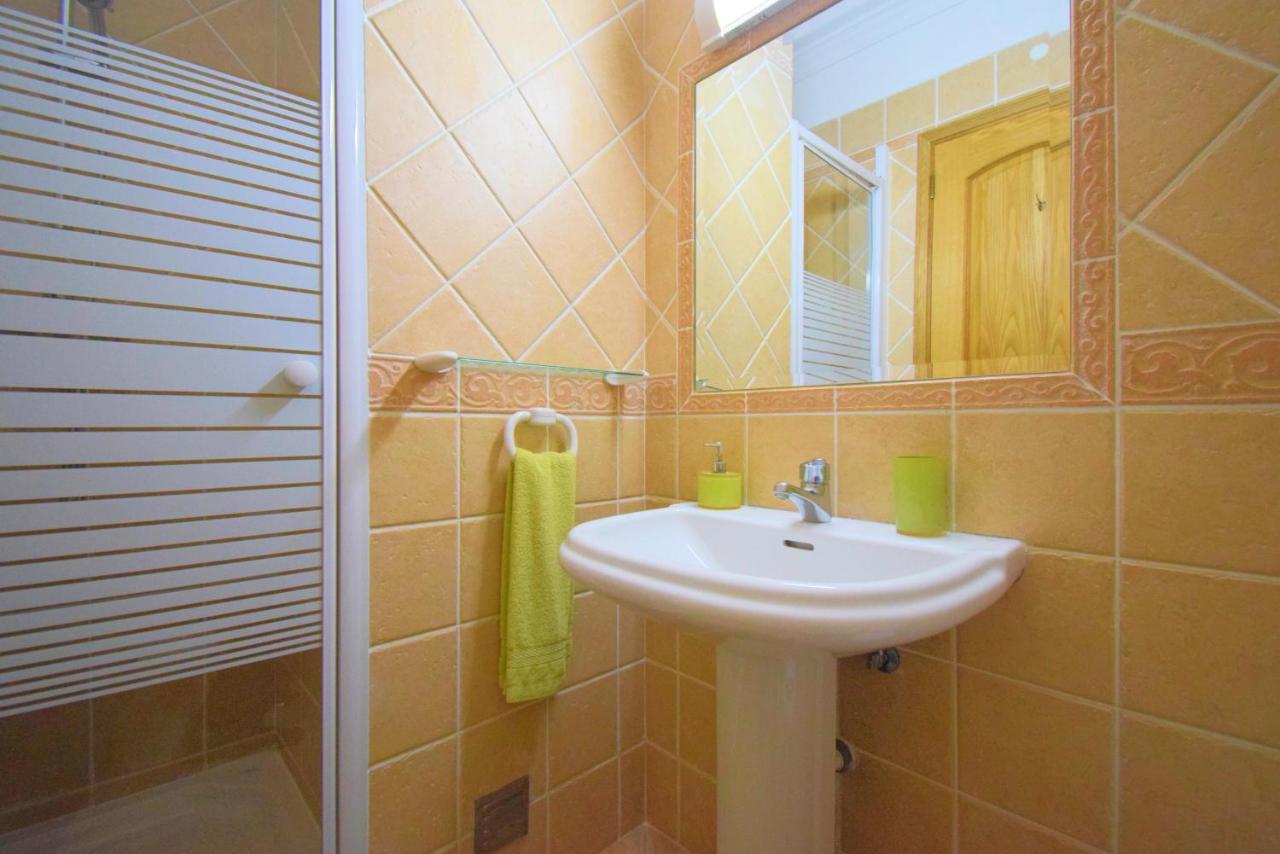 Appartamento Private Large Terrace Facing The Swimming Pool Guia  Esterno foto